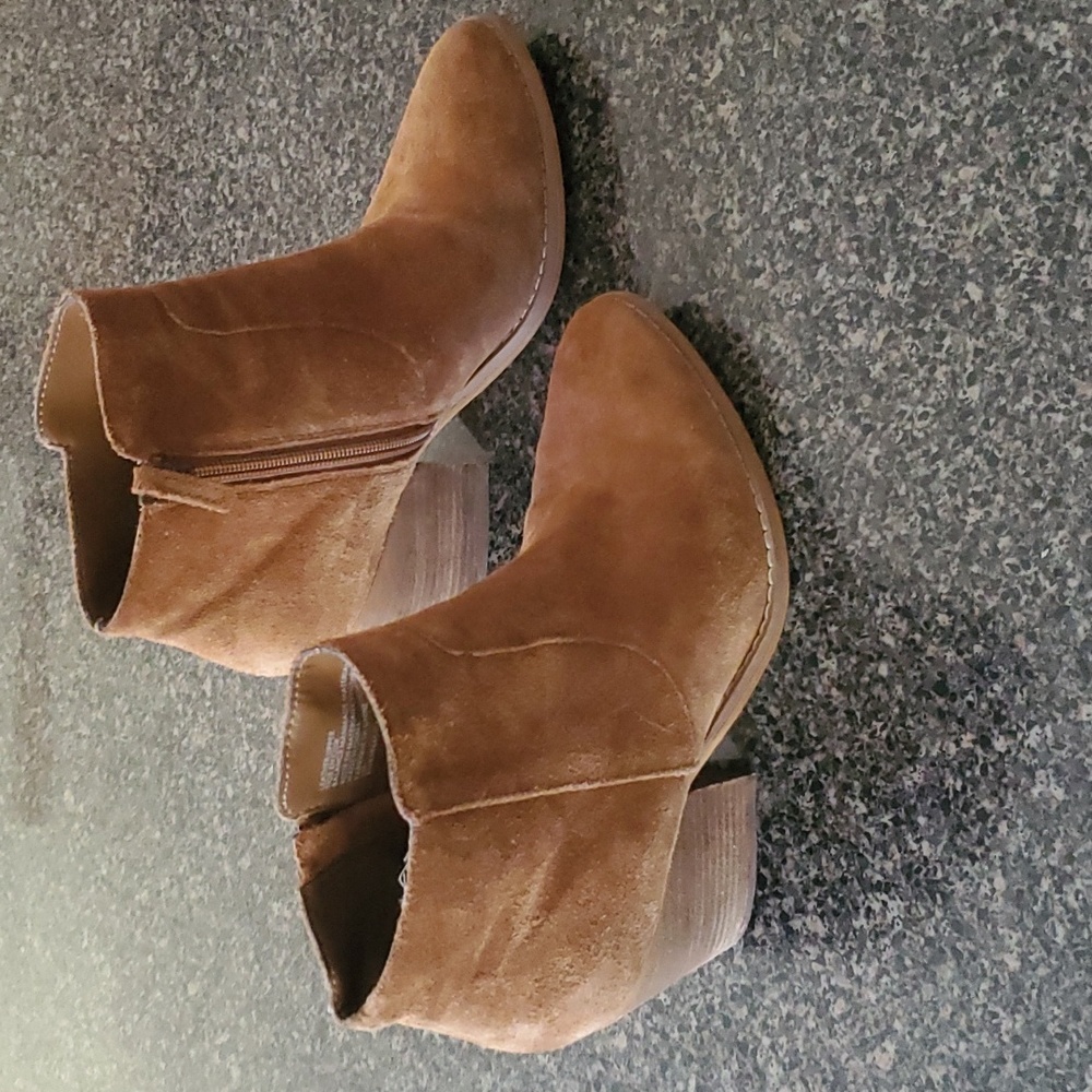 Treasure and Bond Ankle Suede boots. Size 6